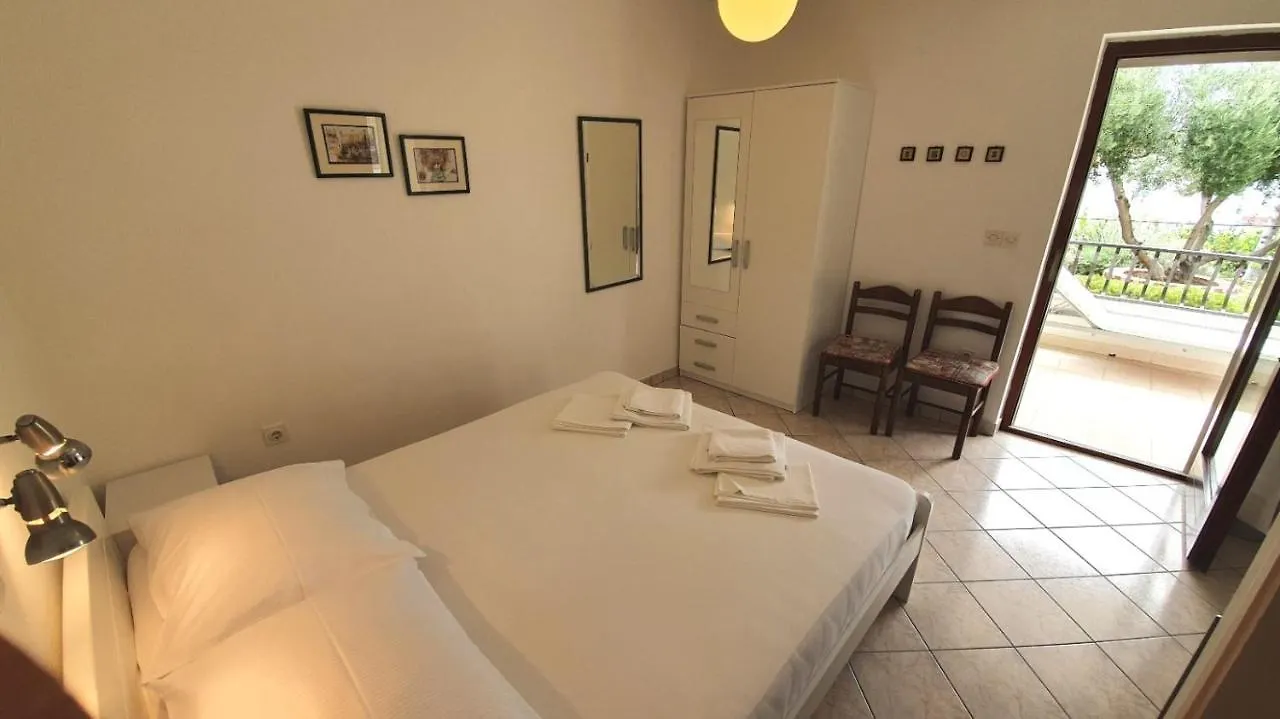 Apartments Dora Banjol 0*,  Croatia