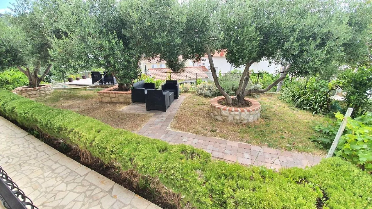 Apartments Dora Banjol Croatia