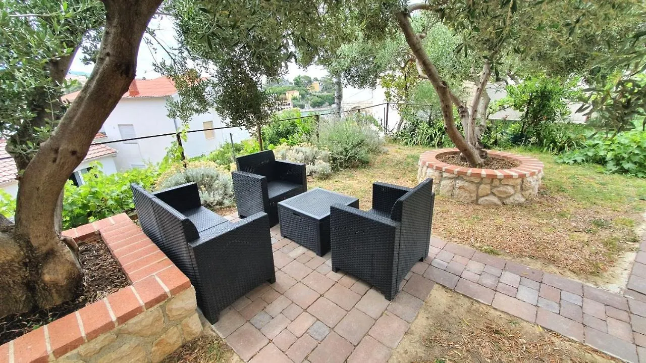 Apartments Dora Banjol 0*,  Croatia