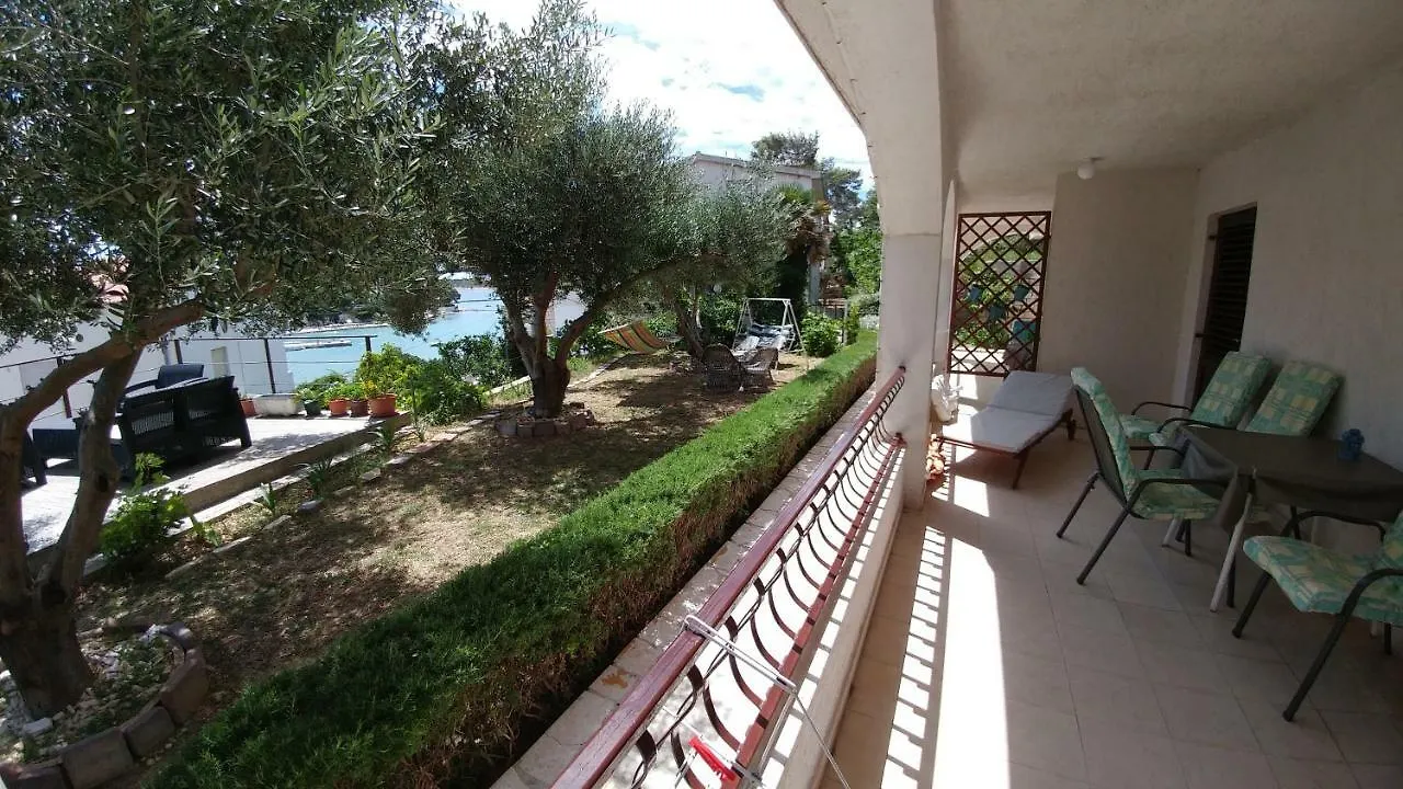 Apartments Dora Banjol Croatia