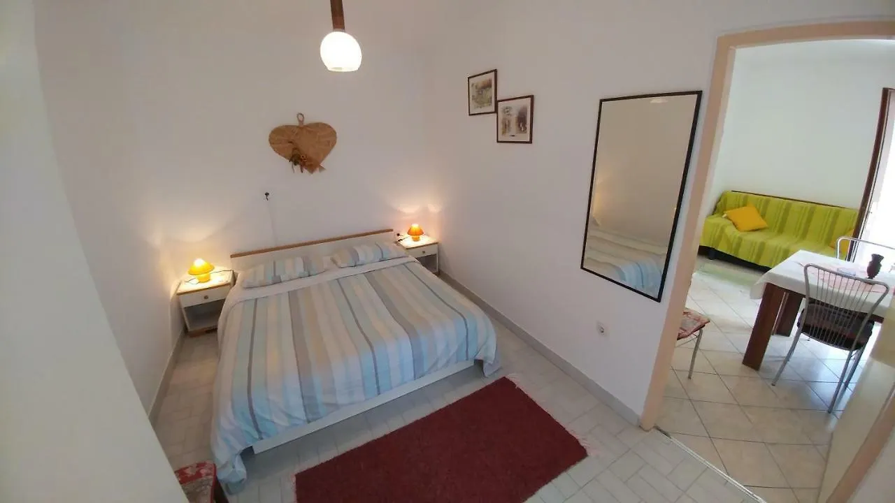 Apartments Dora Banjol Croatia