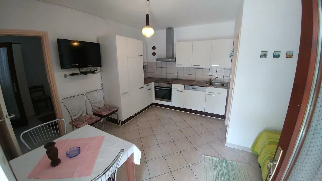Apartments Dora Banjol Croatia