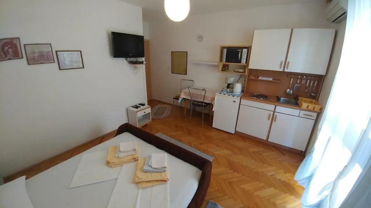 Apartments Dora Banjol 0*,