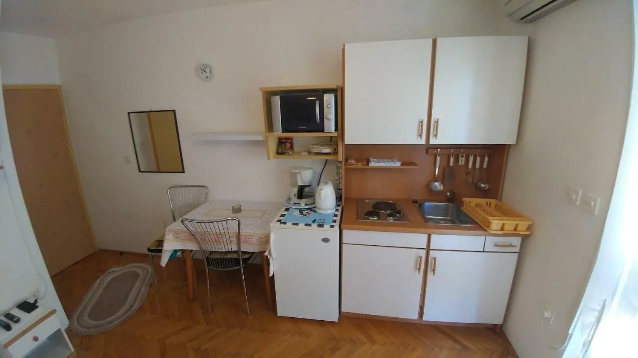 Apartments Dora Banjol 0*,  Croatia