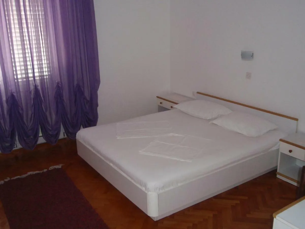 Apartments Dora Banjol 0*,  Croatia